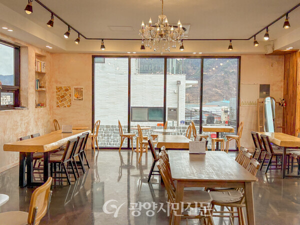 광영 마로네 카페 내부