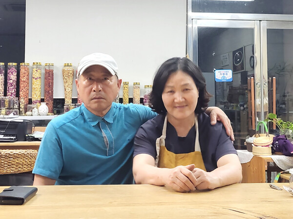 수미도예꽃차를 운영하는정희숙, 황식연 부부