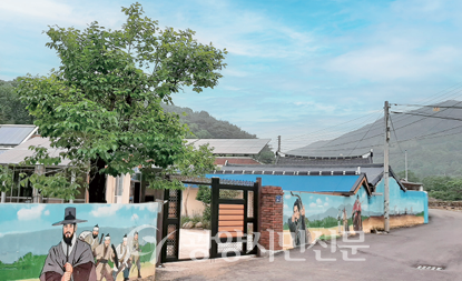 쌍의사 입구 골목벽화