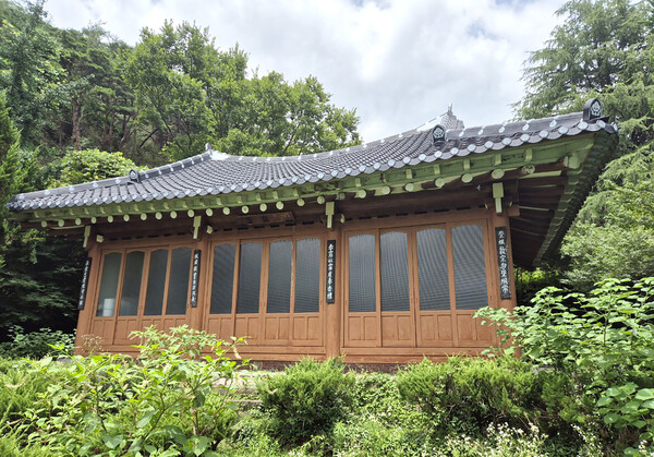 신안주씨 재실 봉강재