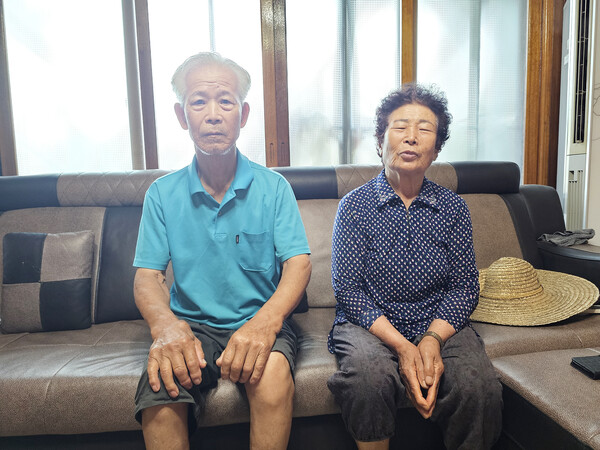 감농사를 하시는 김경봉(84세) 씨 부부