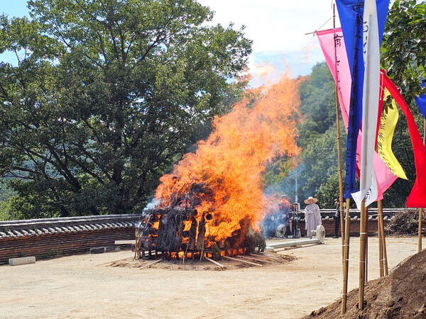용화종 종정 무현 스님 다비식